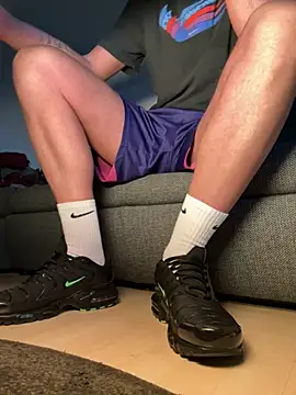 nikeaddicted2 online show from December 2025 02:26:01 PM