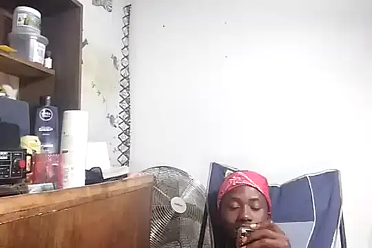 Snapshot of bull_Giant chatting on December 2024 02:12:02 AM bull Giant online show from December 2024 02:12:02 AM