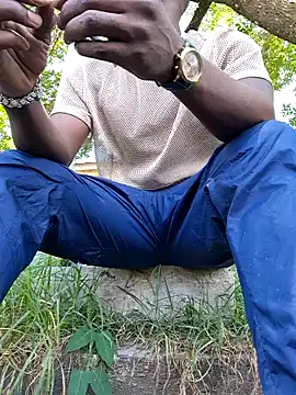 Snapshot of bull_Giant chatting on January 2025 10:20:02 AM bull Giant online show from January 2025 10:20:02 AM