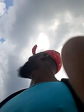 Snapshot of bull_Giant chatting on February 2025 03:27:02 PM bull Giant online show from February 2025 03:27:02 PM