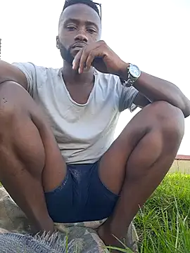 Snapshot of bull_Giant chatting on February 2025 03:38:01 PM bull Giant online show from February 2025 03:38:01 PM