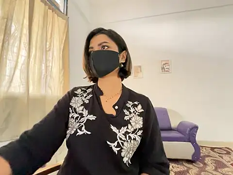 Snapshot of MaYaa__11 chatting on January 2025 11:03:01 AM MaYaa 11 online show from January 2025 11:03:01 AM