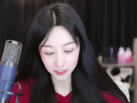 Snapshot of Nuyoah-77 chatting on January 2025 07:00:02 PM Nuyoah-77 online show from January 2025 07:00:02 PM