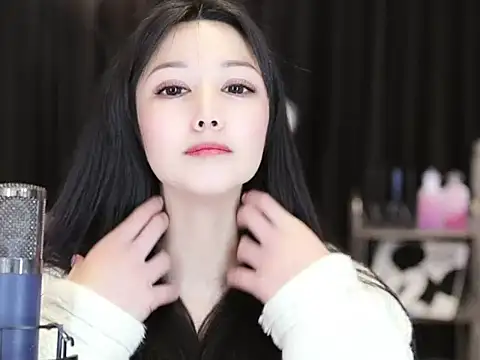 Snapshot of Nuyoah-77 chatting on January 2025 02:00:02 PM Nuyoah-77 online show from January 2025 02:00:02 PM