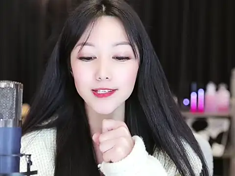 Snapshot of Nuyoah-77 chatting on January 2025 05:02:01 PM Nuyoah-77 online show from January 2025 05:02:01 PM