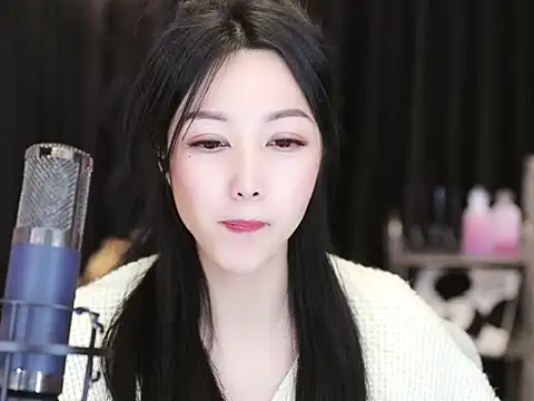 Snapshot of Nuyoah-77 chatting on January 2025 04:11:01 PM Nuyoah-77 online show from January 2025 04:11:01 PM