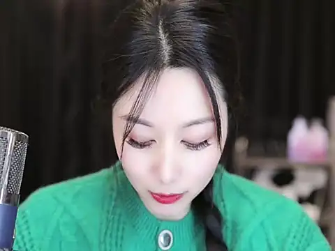 Snapshot of Nuyoah-77 chatting on January 2025 04:07:01 PM Nuyoah-77 online show from January 2025 04:07:01 PM