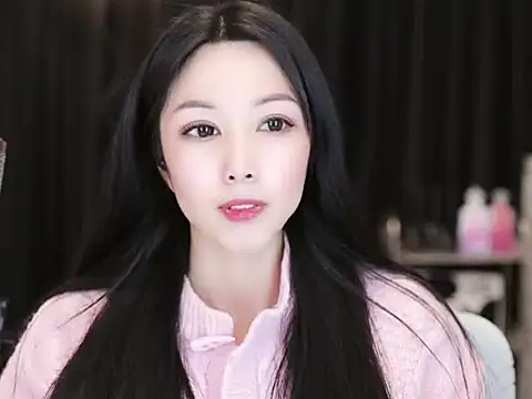 Snapshot of Nuyoah-77 chatting on January 2025 07:05:01 PM Nuyoah-77 online show from January 2025 07:05:01 PM