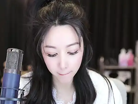 Snapshot of Nuyoah-77 chatting on January 2025 07:04:01 PM Nuyoah-77 online show from January 2025 07:04:01 PM