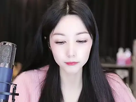 Snapshot of Nuyoah-77 chatting on January 2025 04:02:01 PM Nuyoah-77 online show from January 2025 04:02:01 PM