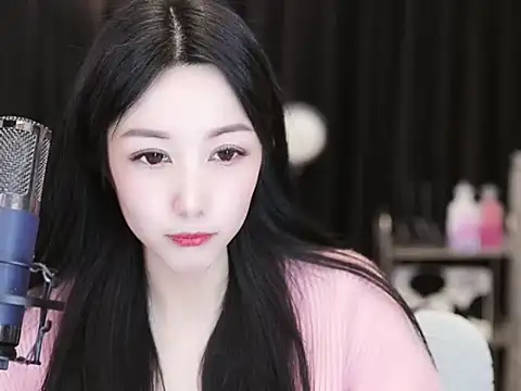 Snapshot of Nuyoah-77 chatting on January 2025 07:03:01 PM Nuyoah-77 online show from January 2025 07:03:01 PM