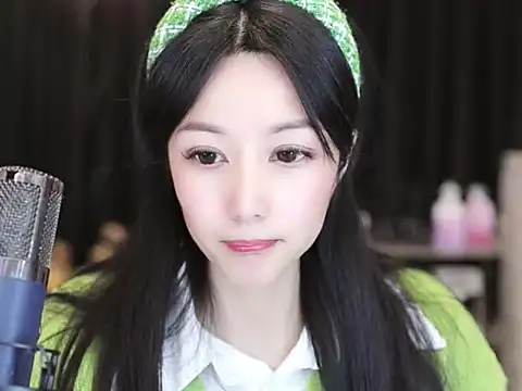 Snapshot of Nuyoah-77 chatting on January 2025 04:06:01 PM Nuyoah-77 online show from January 2025 04:06:01 PM