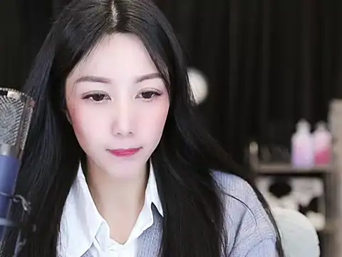 Snapshot of Nuyoah-77 chatting on February 2025 04:11:01 PM Nuyoah-77 online show from February 2025 04:11:01 PM