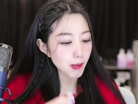 Snapshot of Nuyoah-77 chatting on February 2025 01:52:01 PM Nuyoah-77 online show from February 2025 01:52:01 PM