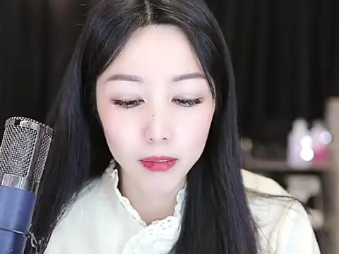 Snapshot of Nuyoah-77 chatting on February 2025 02:24:01 PM Nuyoah-77 online show from February 2025 02:24:01 PM