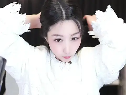 Snapshot of Nuyoah-77 chatting on February 2025 03:57:02 PM Nuyoah-77 online show from February 2025 03:57:02 PM