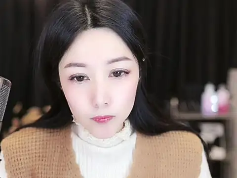 Snapshot of Nuyoah-77 chatting on February 2025 02:48:02 PM Nuyoah-77 online show from February 2025 02:48:02 PM