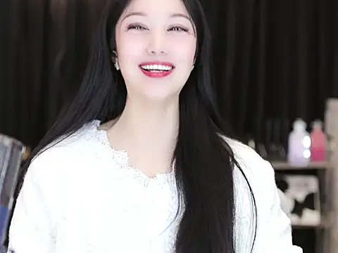 Snapshot of Nuyoah-77 chatting on February 2025 06:46:01 PM Nuyoah-77 online show from February 2025 06:46:01 PM