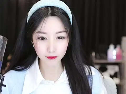 Snapshot of Nuyoah-77 chatting on February 2025 06:02:01 PM Nuyoah-77 online show from February 2025 06:02:01 PM