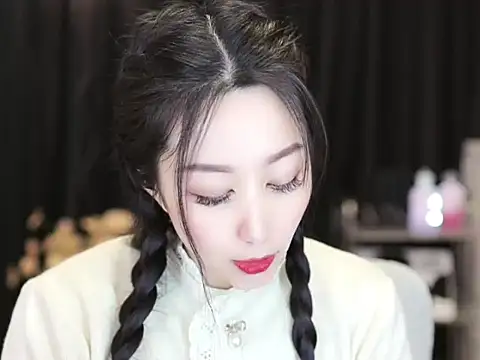 Snapshot of Nuyoah-77 chatting on February 2025 02:05:01 PM Nuyoah-77 online show from February 2025 02:05:01 PM