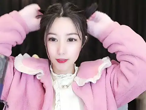 Snapshot of Nuyoah-77 chatting on February 2025 05:08:01 PM Nuyoah-77 online show from February 2025 05:08:01 PM