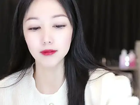 Snapshot of Nuyoah-77 chatting on February 2025 02:37:01 PM Nuyoah-77 online show from February 2025 02:37:01 PM