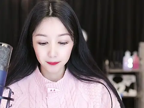 Snapshot of Nuyoah-77 chatting on February 2025 04:13:02 PM Nuyoah-77 online show from February 2025 04:13:02 PM