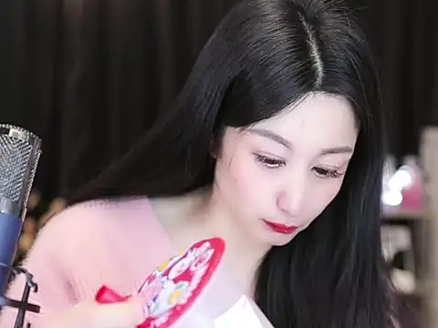 Snapshot of Nuyoah-77 chatting on February 2025 03:05:02 PM Nuyoah-77 online show from February 2025 03:05:02 PM