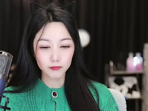 Snapshot of Nuyoah-77 chatting on February 2025 06:26:02 PM Nuyoah-77 online show from February 2025 06:26:02 PM