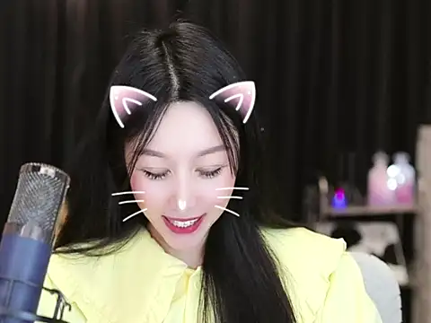 Snapshot of Nuyoah-77 chatting on February 2025 07:05:02 PM Nuyoah-77 online show from February 2025 07:05:02 PM