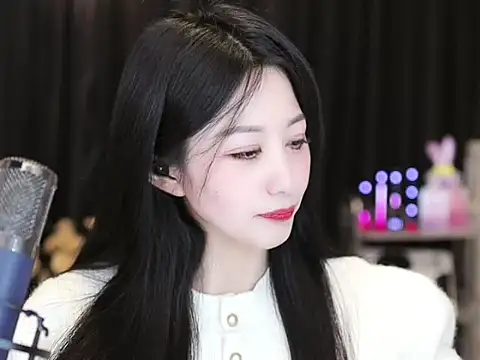 Snapshot of Nuyoah-77 chatting on March 2025 07:02:01 PM Nuyoah-77 online show from March 2025 07:02:01 PM