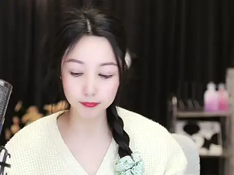 Snapshot of Nuyoah-77 chatting on March 2025 06:47:02 PM Nuyoah-77 online show from March 2025 06:47:02 PM