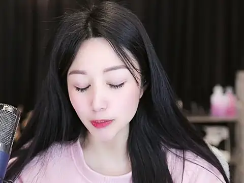 Snapshot of Nuyoah-77 chatting on March 2025 05:57:02 PM Nuyoah-77 online show from March 2025 05:57:02 PM