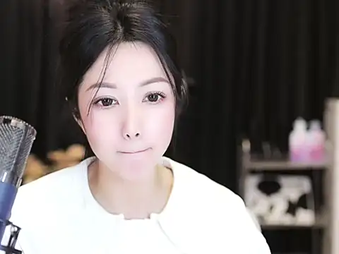 Snapshot of Nuyoah-77 chatting on March 2025 04:01:02 PM Nuyoah-77 online show from March 2025 04:01:02 PM