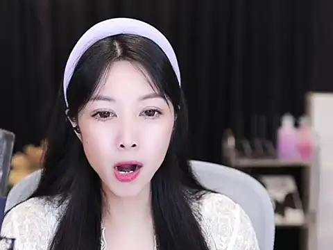 Snapshot of Nuyoah-77 chatting on September 2025 05:13:01 PM Nuyoah-77 online show from September 2025 05:13:01 PM