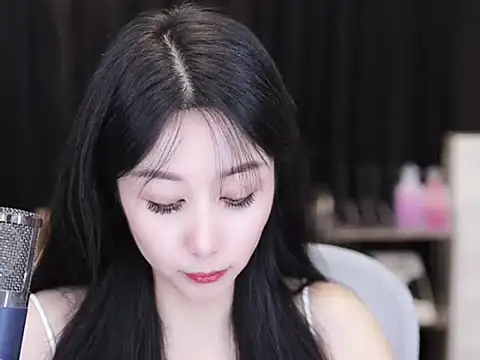 Snapshot of Nuyoah-77 chatting on September 2025 04:18:01 PM Nuyoah-77 online show from September 2025 04:18:01 PM