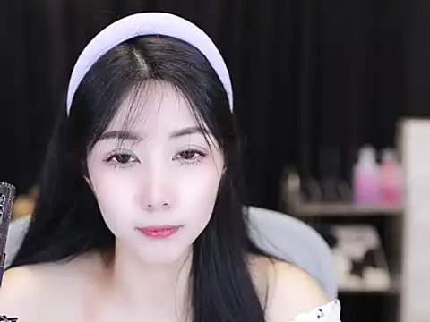 Snapshot of Nuyoah-77 chatting on September 2025 04:39:02 PM Nuyoah-77 online show from September 2025 04:39:02 PM