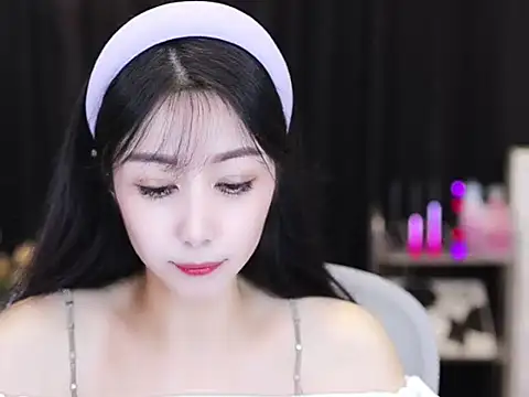 Snapshot of Nuyoah-77 chatting on September 2025 04:51:01 PM Nuyoah-77 online show from September 2025 04:51:01 PM