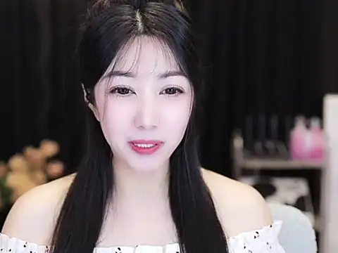 Snapshot of Nuyoah-77 chatting on September 2025 04:30:02 PM Nuyoah-77 online show from September 2025 04:30:02 PM