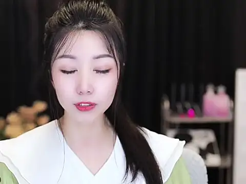 Snapshot of Nuyoah-77 chatting on September 2025 03:57:01 PM Nuyoah-77 online show from September 2025 03:57:01 PM