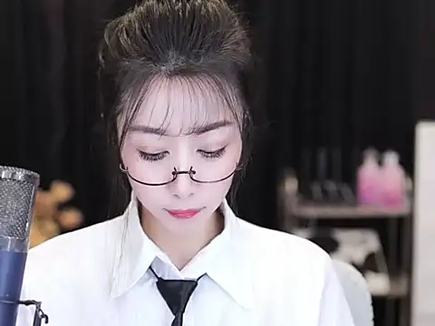 Snapshot of Nuyoah-77 chatting on September 2025 03:59:01 PM Nuyoah-77 online show from September 2025 03:59:01 PM