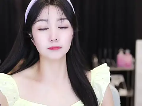 Snapshot of Nuyoah-77 chatting on September 2025 04:21:02 PM Nuyoah-77 online show from September 2025 04:21:02 PM