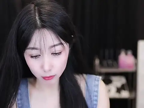 Snapshot of Nuyoah-77 chatting on September 2025 04:00:01 PM Nuyoah-77 online show from September 2025 04:00:01 PM