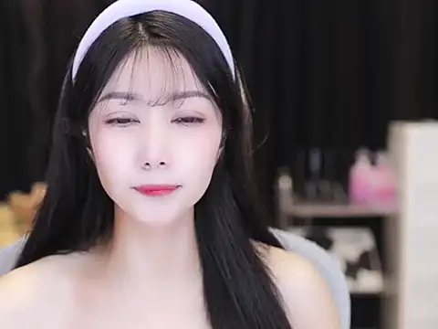 Snapshot of Nuyoah-77 chatting on October 2025 03:57:02 PM Nuyoah-77 online show from October 2025 03:57:02 PM