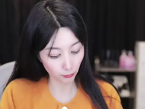 Snapshot of Nuyoah-77 chatting on November 2025 03:14:02 PM Nuyoah-77 online show from November 2025 03:14:02 PM