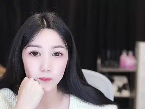 Snapshot of Nuyoah-77 chatting on November 2025 01:57:02 PM Nuyoah-77 online show from November 2025 01:57:02 PM