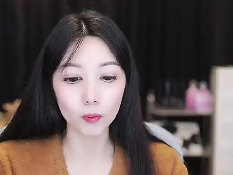 Snapshot of Nuyoah-77 chatting on November 2025 02:39:02 PM Nuyoah-77 online show from November 2025 02:39:02 PM