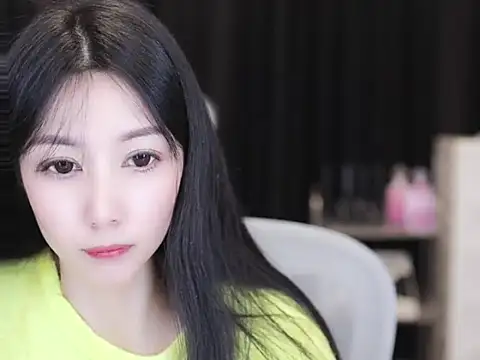 Snapshot of Nuyoah-77 chatting on November 2025 04:23:01 PM Nuyoah-77 online show from November 2025 04:23:01 PM