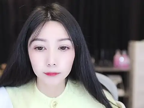 Snapshot of Nuyoah-77 chatting on November 2025 01:33:02 PM Nuyoah-77 online show from November 2025 01:33:02 PM