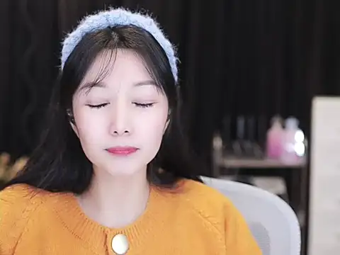 Snapshot of Nuyoah-77 chatting on December 2025 02:44:01 PM Nuyoah-77 online show from December 2025 02:44:01 PM